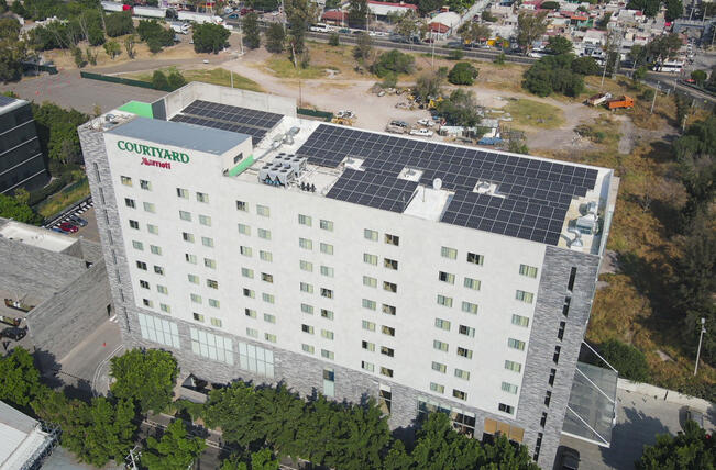 El Courtyard by Marriott, el primer hotel de Querétaro que operará 100% con energía renovable  