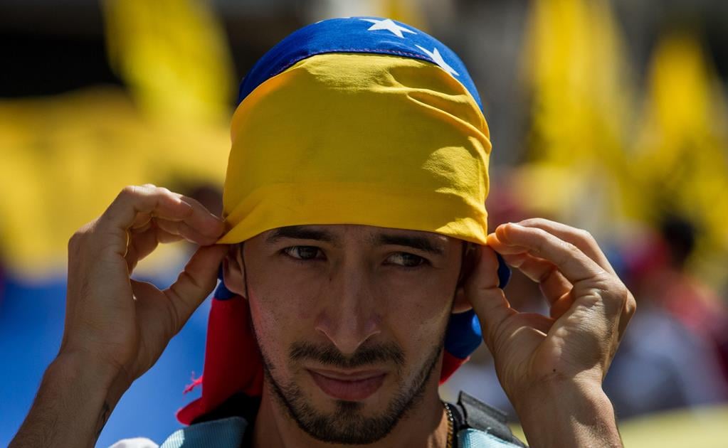 Opositores paran actividades 10 minutos en Caracas para pedir revocatorio