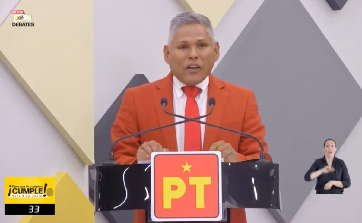 VIDEO: Candidato canta “Señora Señora” de Denisse de Kalafe a mamás en pleno debate de Apodaca