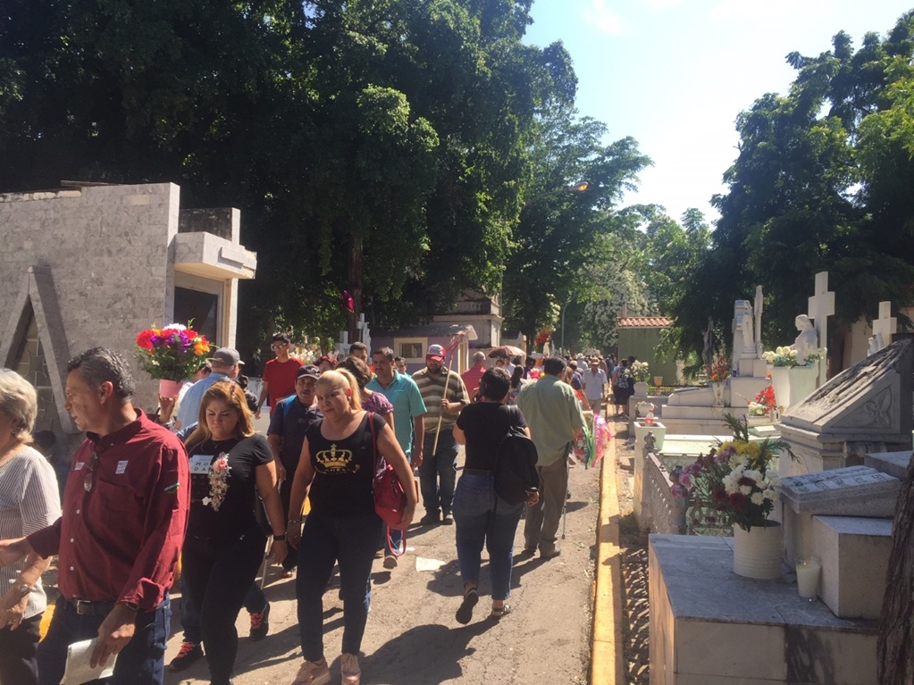 Festejan con música el Día de Muertos en Culiacán
