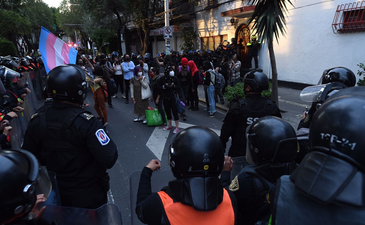 Encapuchados causan destrozos sobre Glorieta de los Insurgentes tras manifestación 