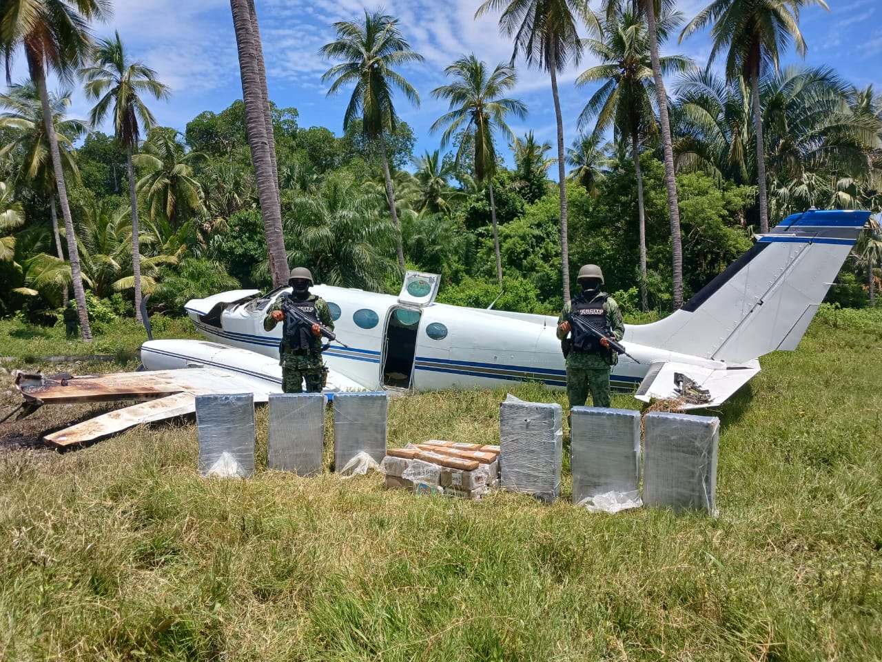 Intercepta Sedena aeronave en Chiapas que transportaba casi media tonelada de cocaína