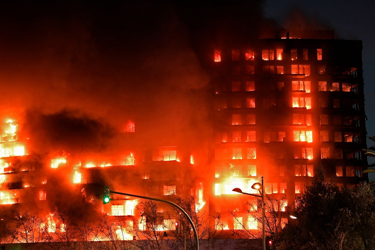 Incendio de un edificio en la ciudad española de Valencia deja al menos 4 muertos