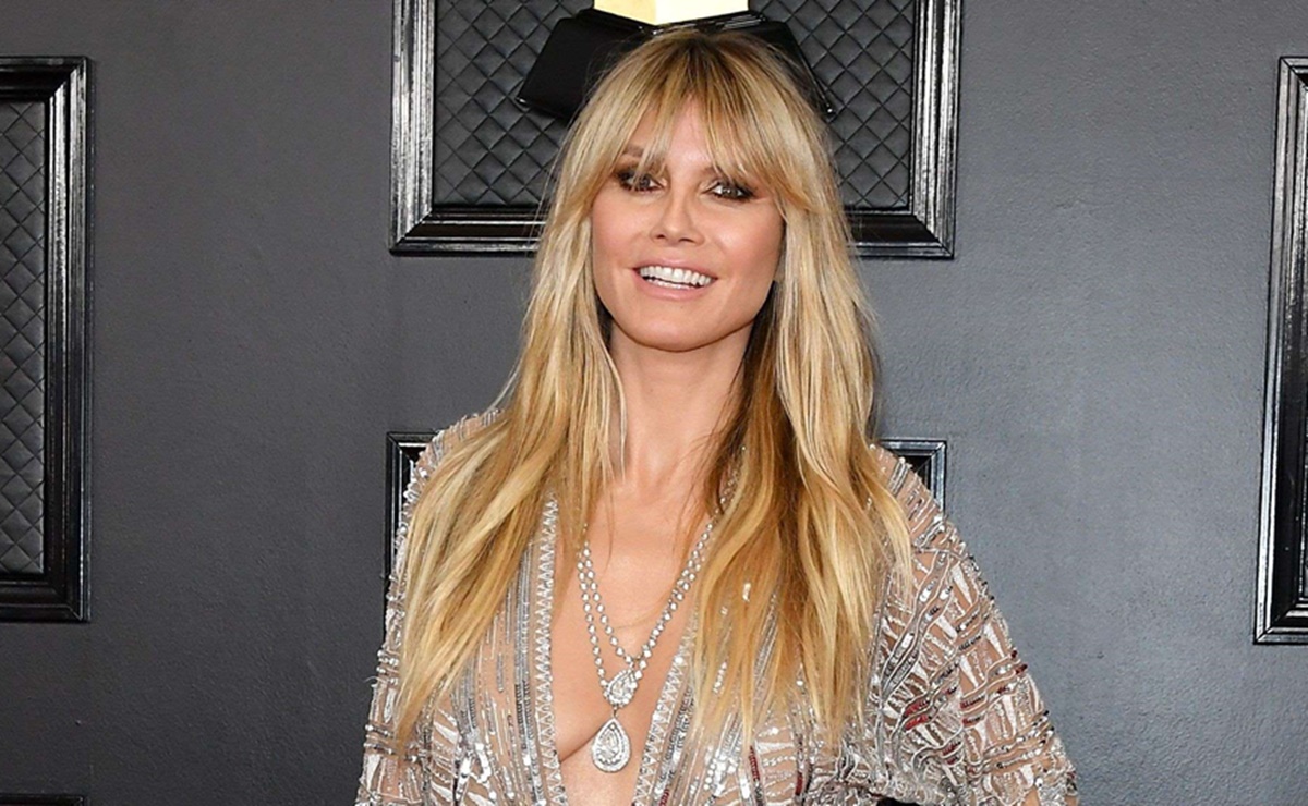 Heidi Klum deslumbra con revelador vestido en los premios Grammy