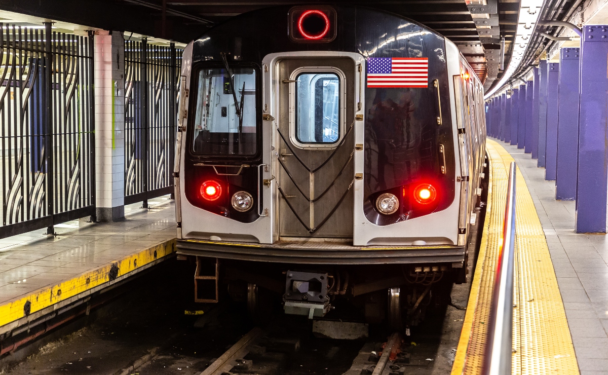 Alcalde de Nueva York anuncia instalación de detectores de armas en el metro