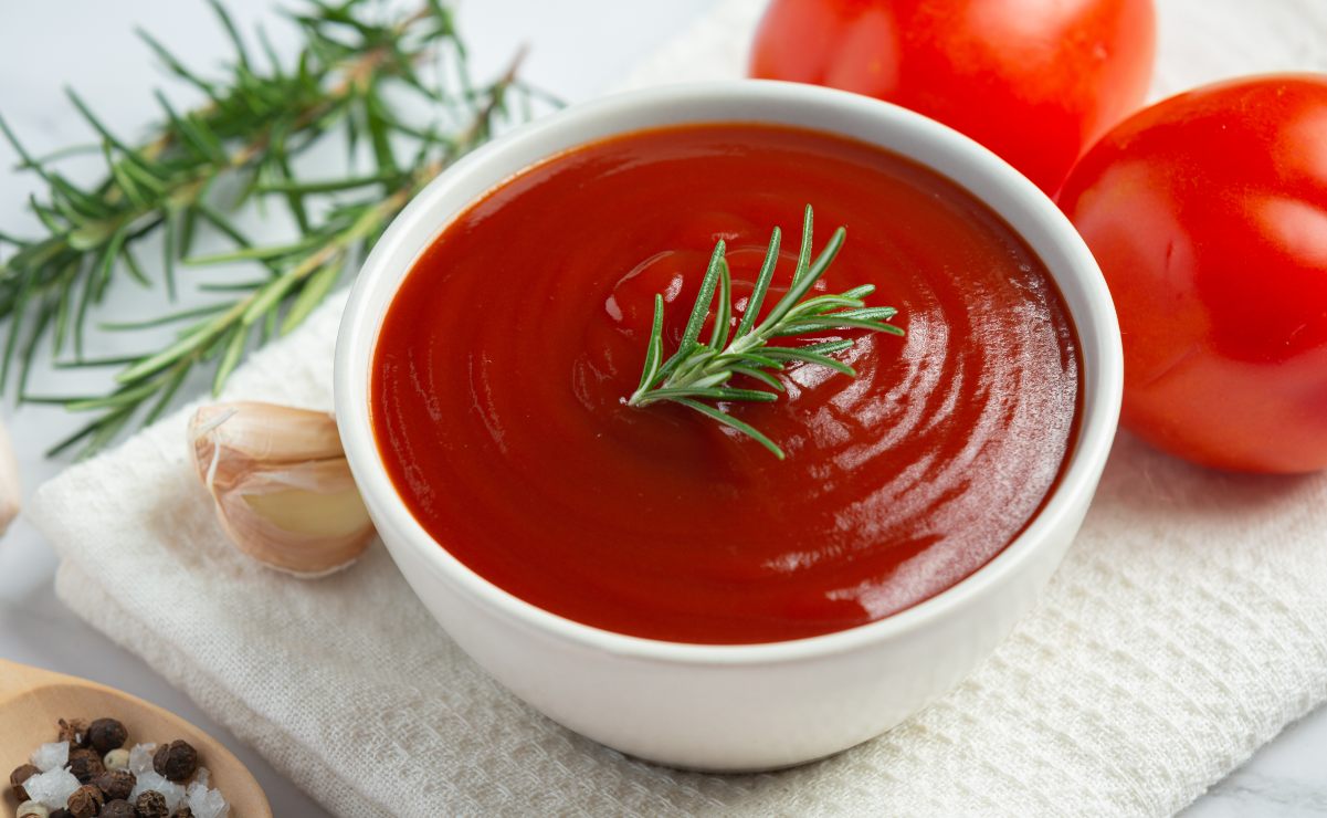 De qué está hecha la salsa de tomate de sobrecito y cómo hacerla en casa