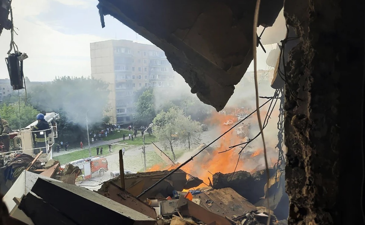 Ataque ruso contra la localidad natal de Zelensky deja al menos 4 muertos, entre ellos un niño de 10 años 