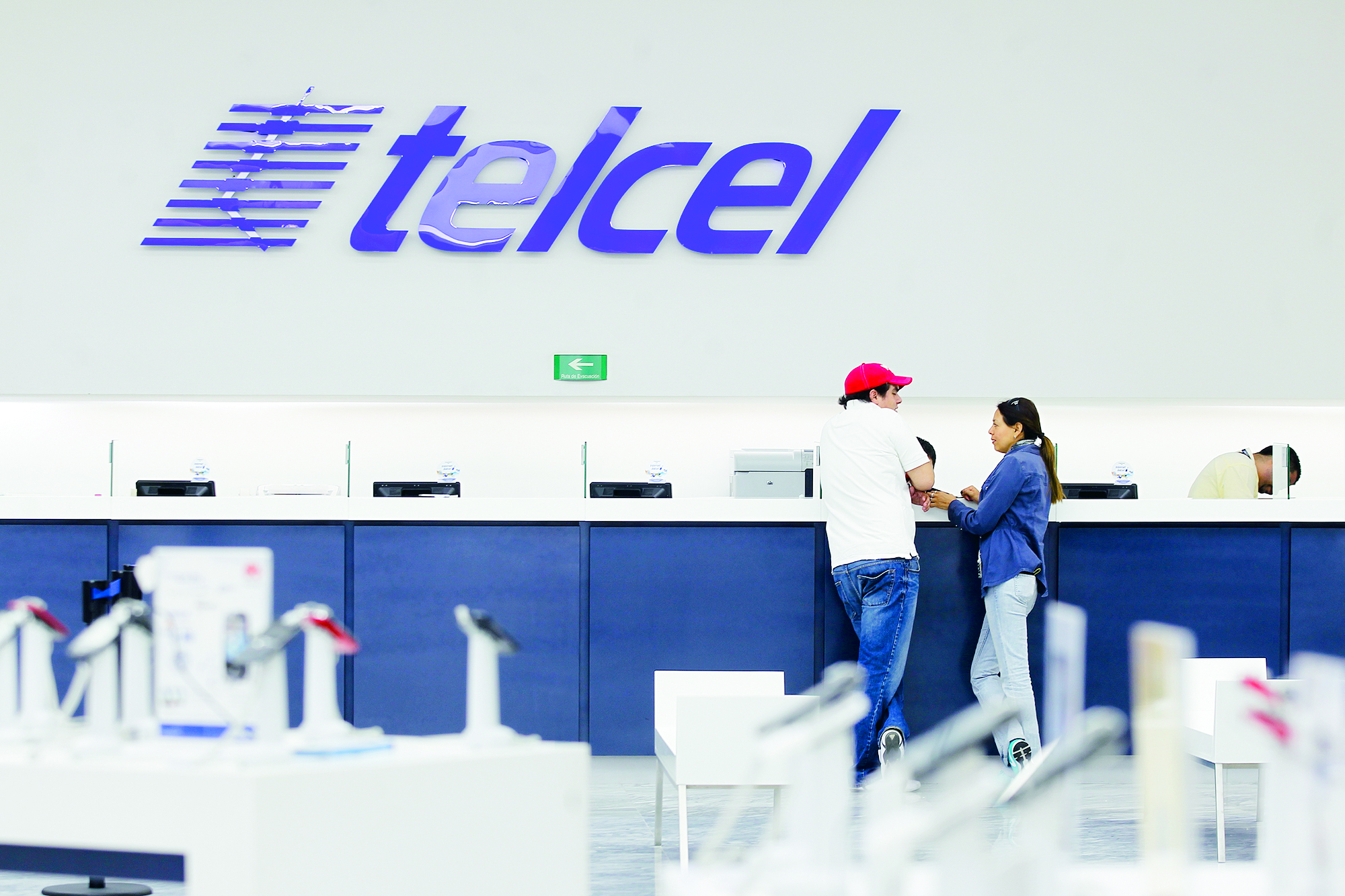 Corte regresa amparo sobre "efecto club" de Telcel