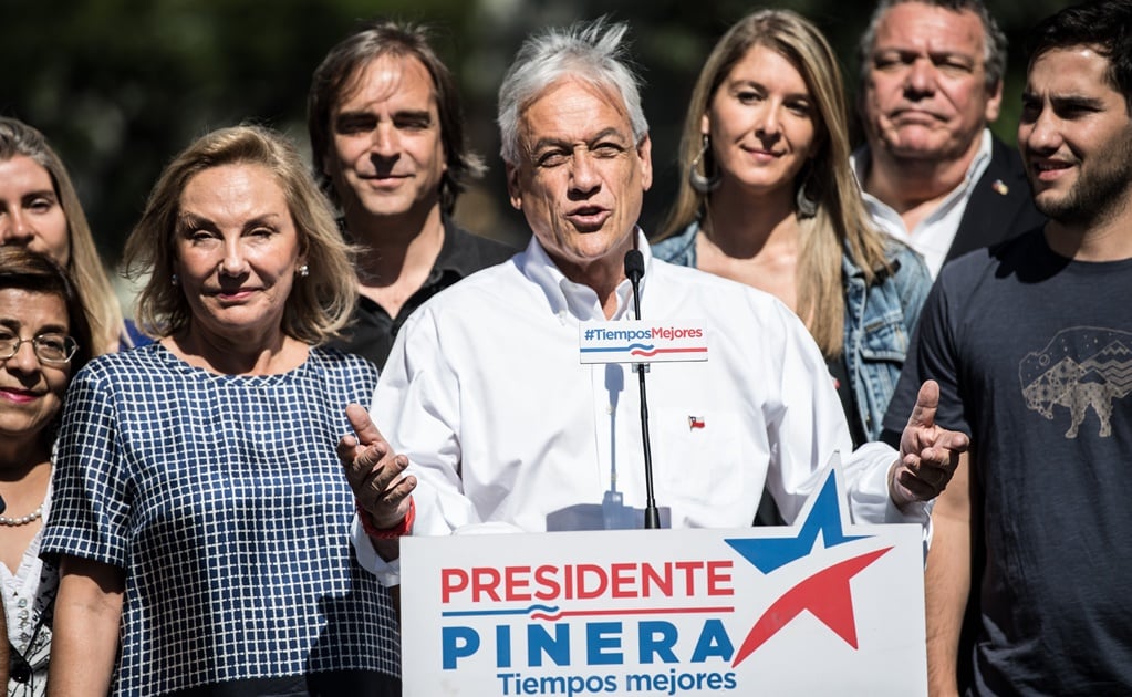 Chilenos votan para elegir presidente; sondeos ubican a Piñera como favorito
