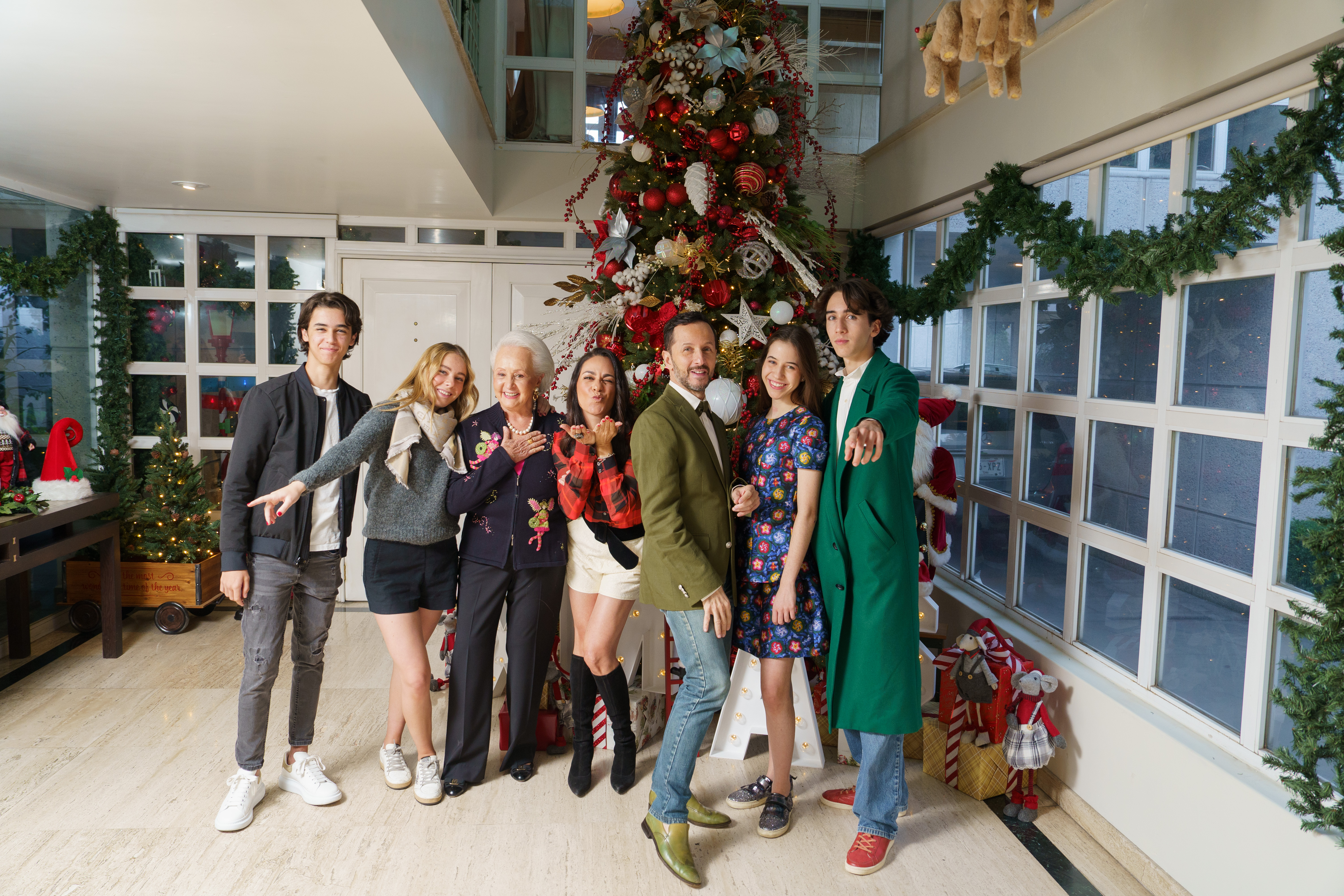 Los Madrazo abren las puertas de su hogar y "presumen" su Navidad