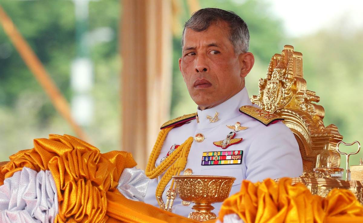Hijo del rey de Tailandia regresa sorpresivamente al país tras 27 años
