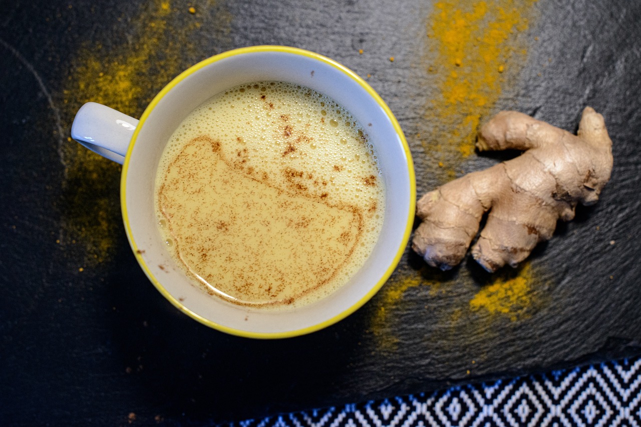 Los beneficios de tomar leche dorada