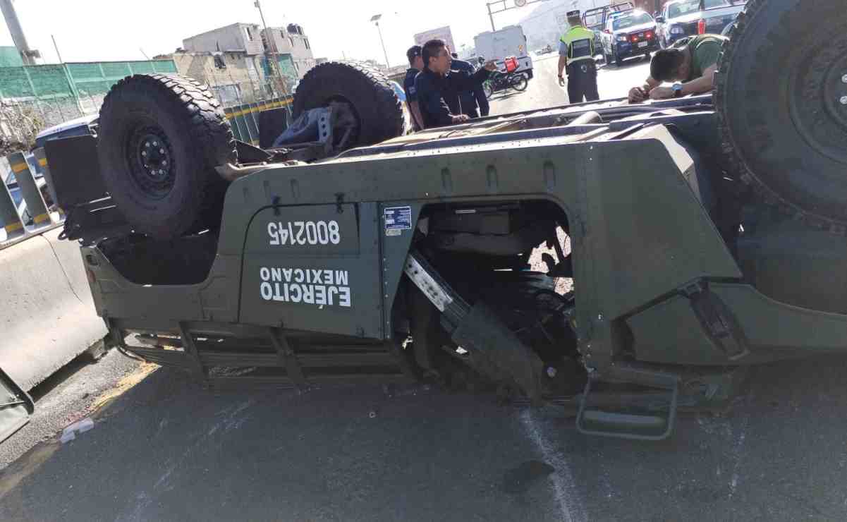 VIDEO: Un muerto y 5 heridos deja aparatosa volcadura de auto de Sedena en autopista México-Pachuca 