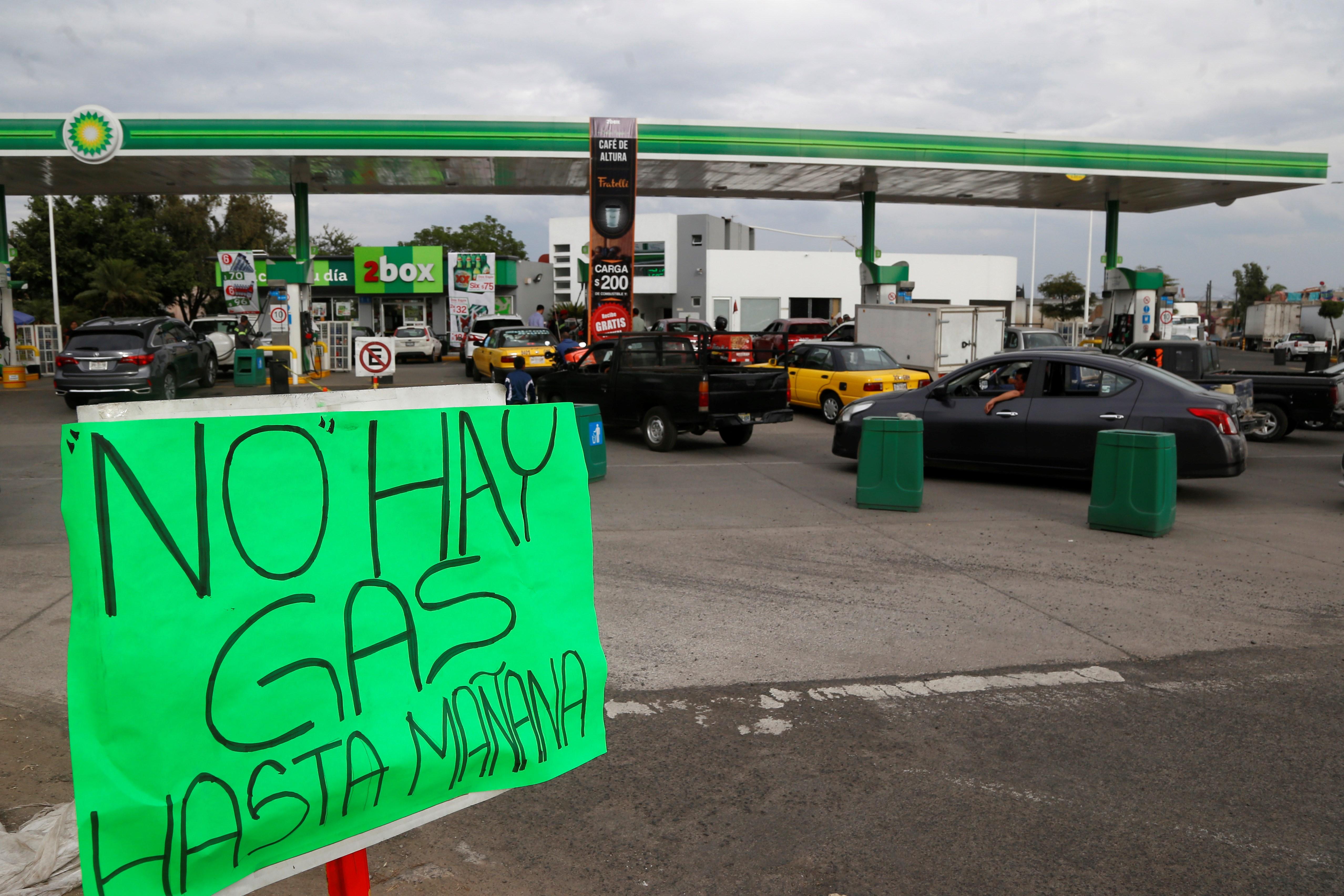 Compras de pánico en Jalisco mantienen cerradas 85% de gasolineras