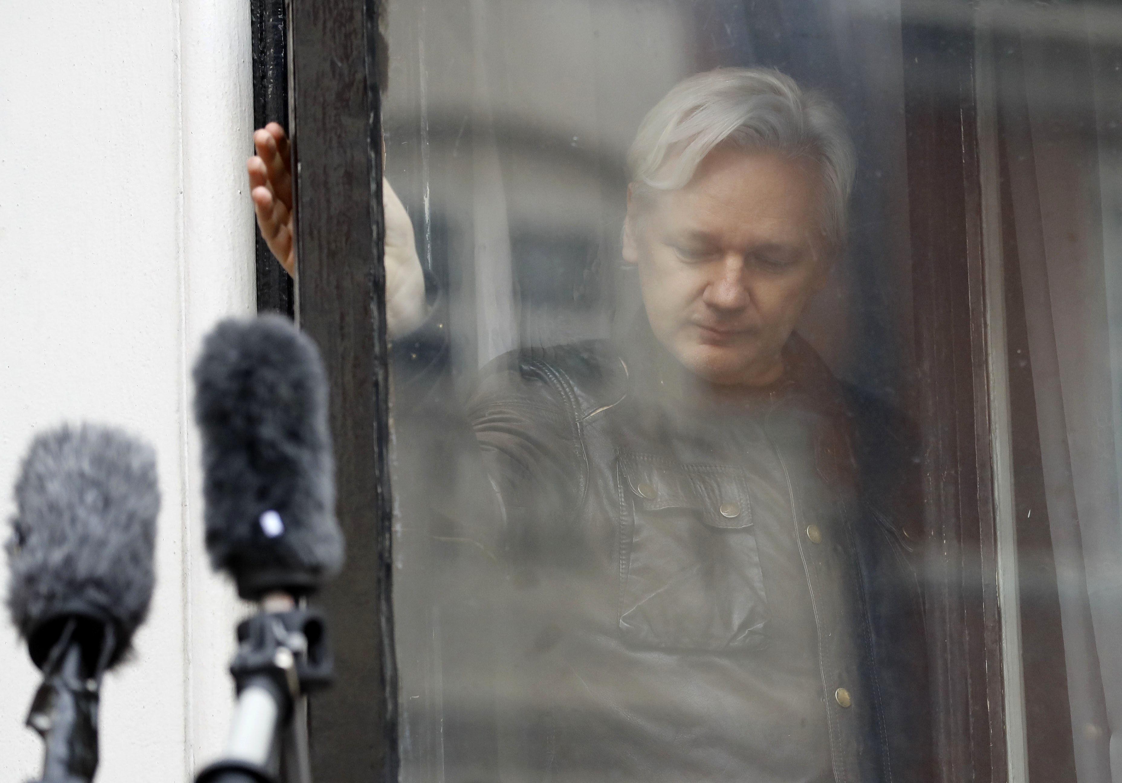 Ecuador suspende internet a Julian Assange por hablar de Cataluña y Rusia