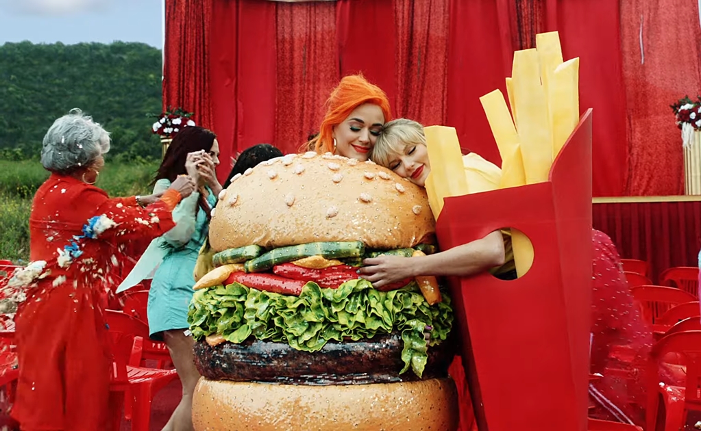 Taylor Swift y Katy Perry, juntas como las papas de una hamburguesa