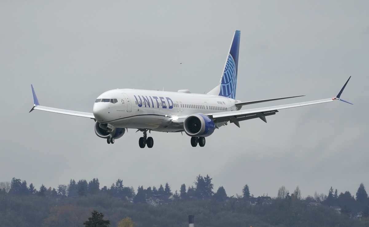 Avión de United Airlines, un Boeing 737, se sale de la pista en Houston