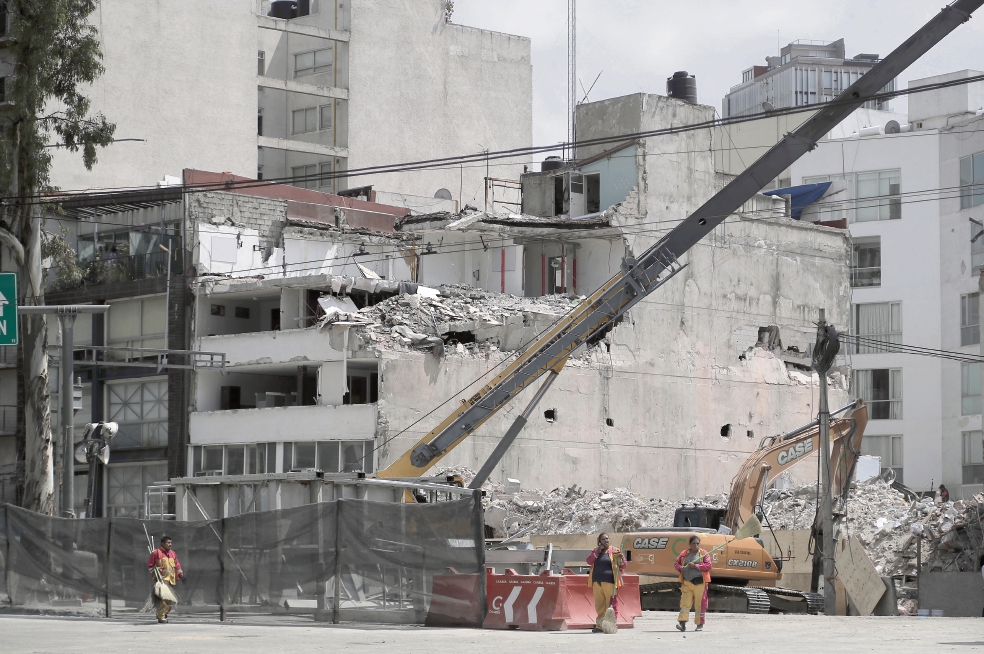 Convulsiona comisión de reconstrucción del 19-S por renuncias