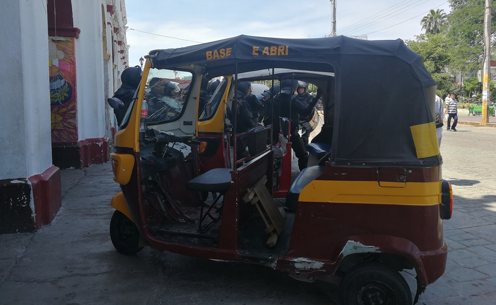 Pelea entre mototaxistas y policías deja un herido en Oaxaca 