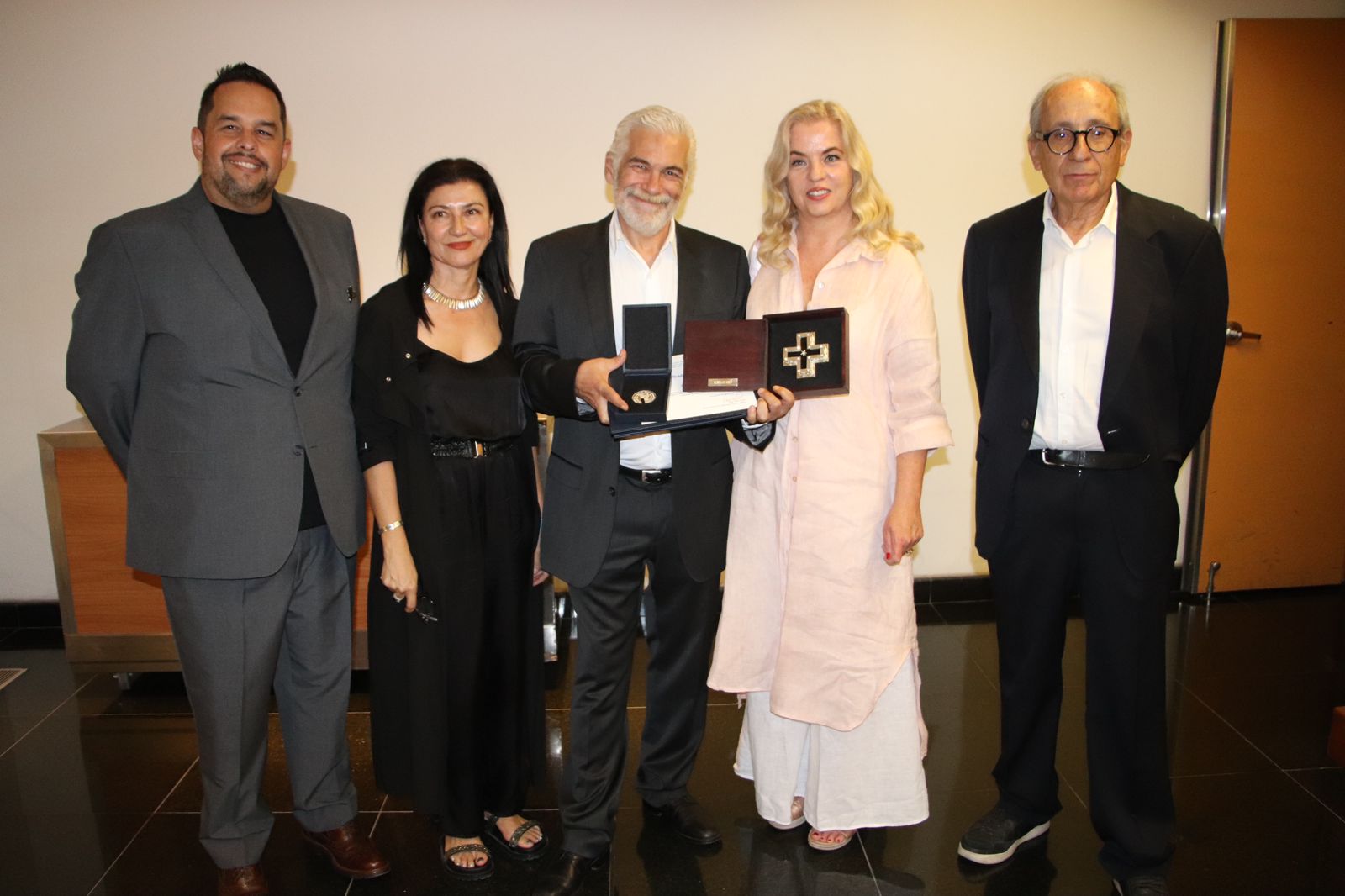 Homenajean a Luis Estrada en el Festival Internacional de Cine de Guanajuato