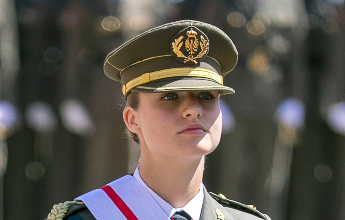 La princesa Leonor sorprende con 'maquillaje casero' en acto militar