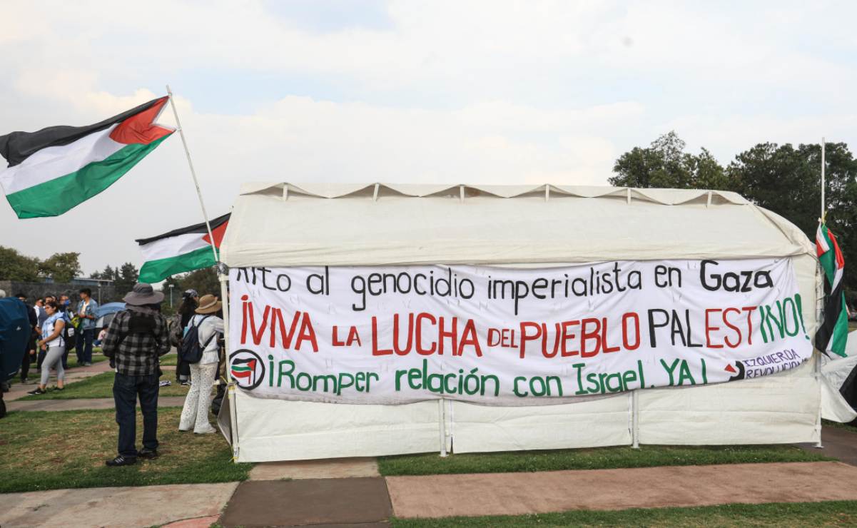 Entre casas de campaña estudiantes de la UNAM inician plantón en protesta contra guerra en Palestina