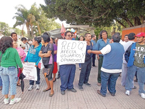 Choferes protestan contra Red Q