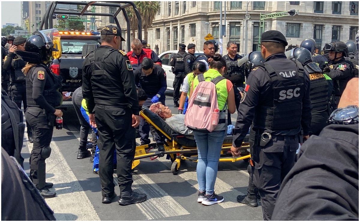 Unidad del Metrobús embiste a mujer en Eje Central; víctima resulta con lesiones 