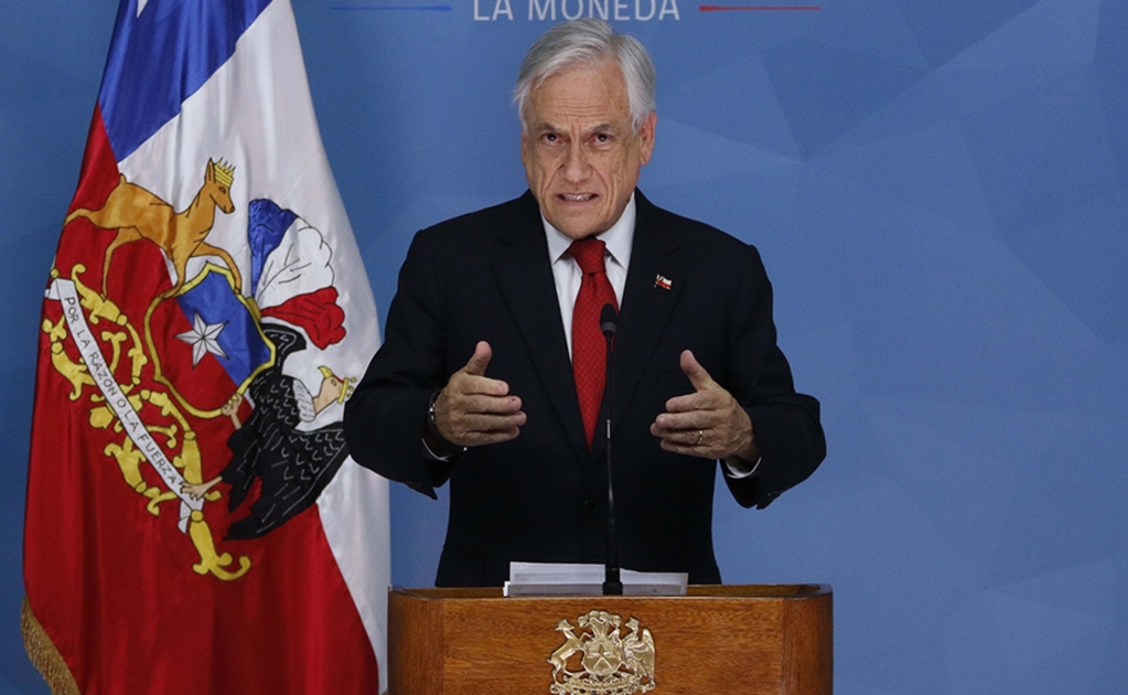 Presidente de Chile anuncia suspensión al alza de la tarifa del metro de Santiago 