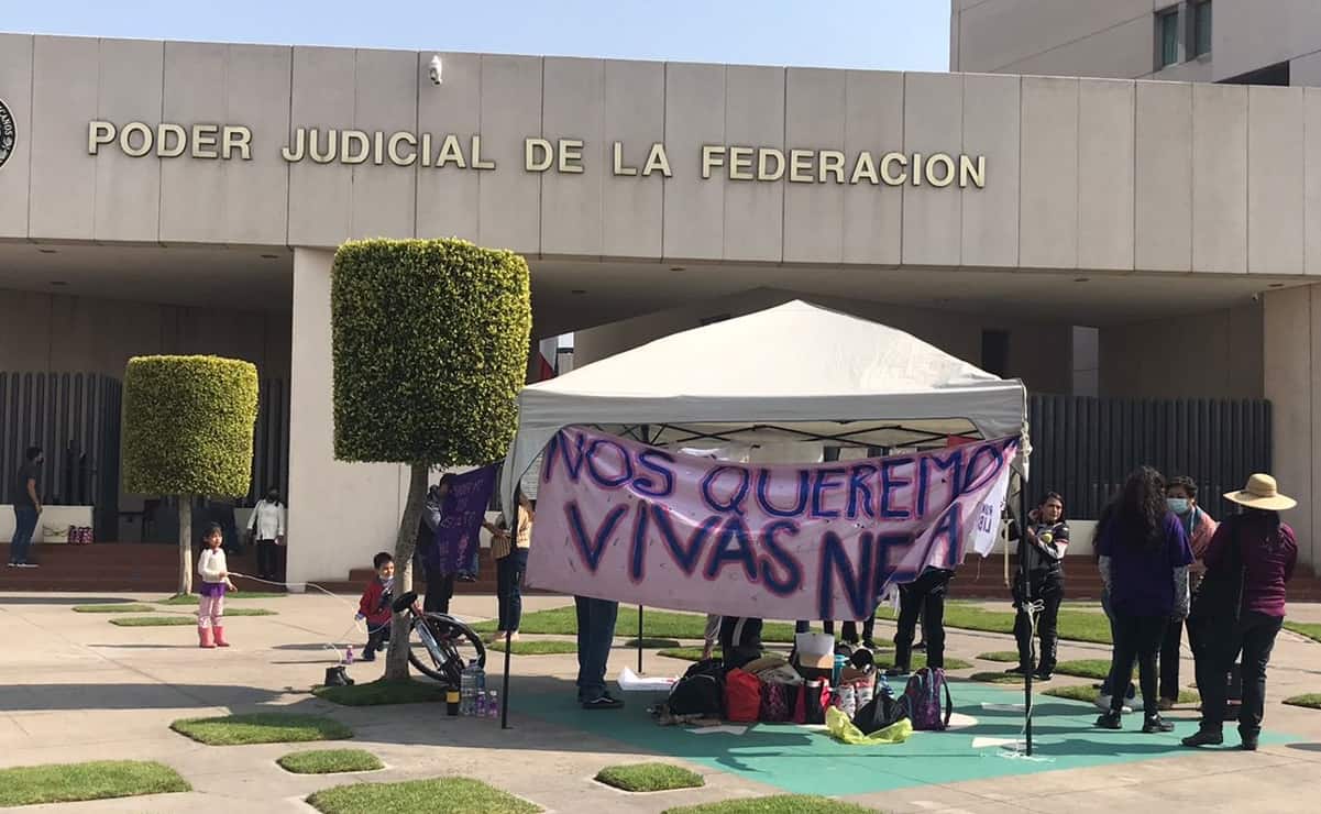 Por segundo día consecutivo, Roxana, joven que mató a su violador, protesta para no volver a prisión