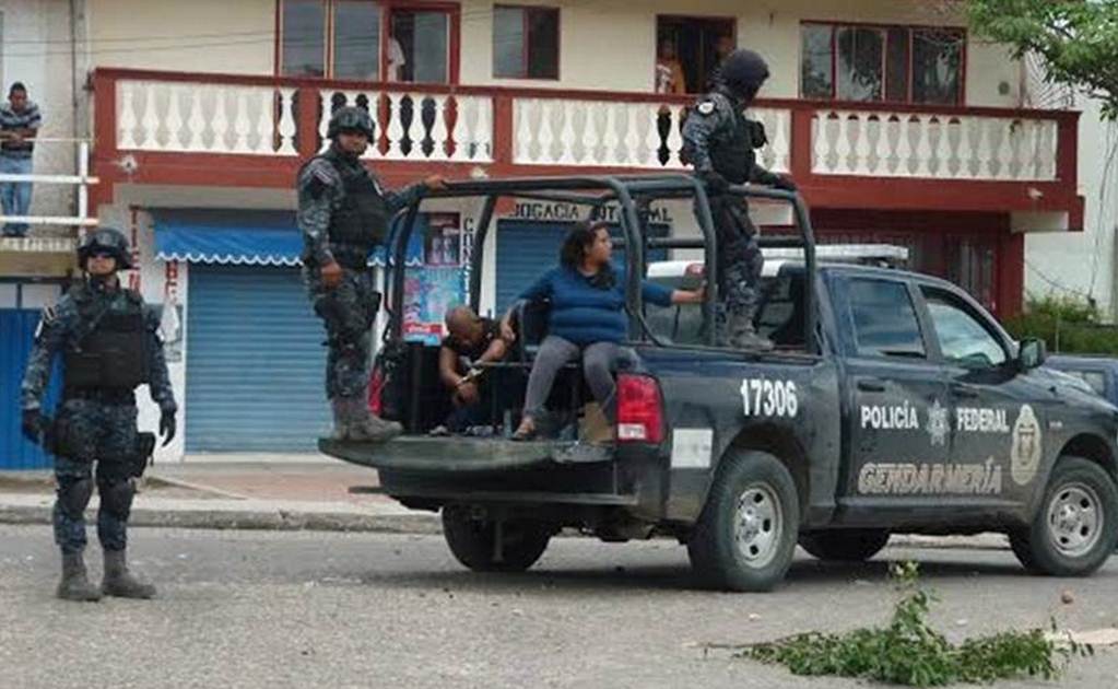 Reportan gresca entre federales y maestros en Oaxaca