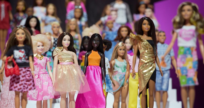 Furor por Barbie: Hombre cuenta con una colección de 1,800 muñecas