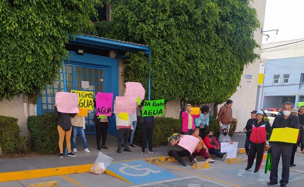 VIDEO: Vecinos protestan tras 2 meses sin agua en colonia de Naucalpan