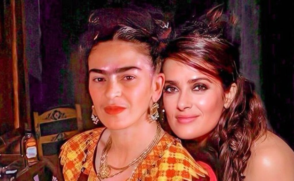 Salma Hayek publica foto "con Frida Kahlo" en Instagram