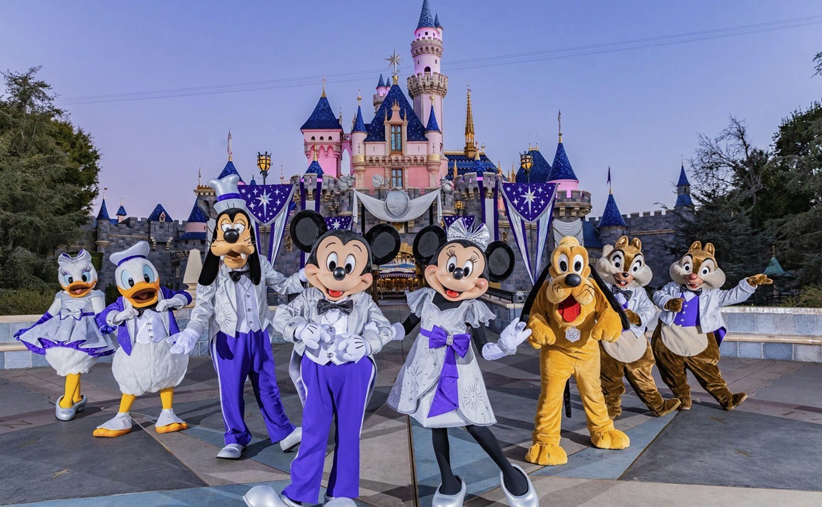 Disneyland Resort se viste de gala y festeja su 68° aniversario