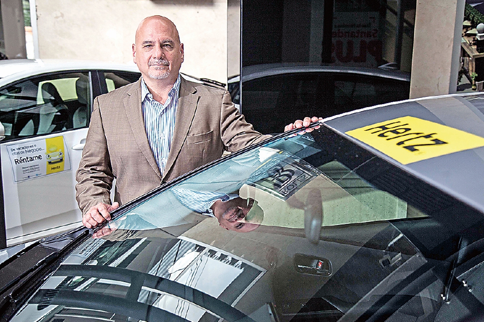 Hertz afronta programa 'Hoy no Circula' con autos híbridos