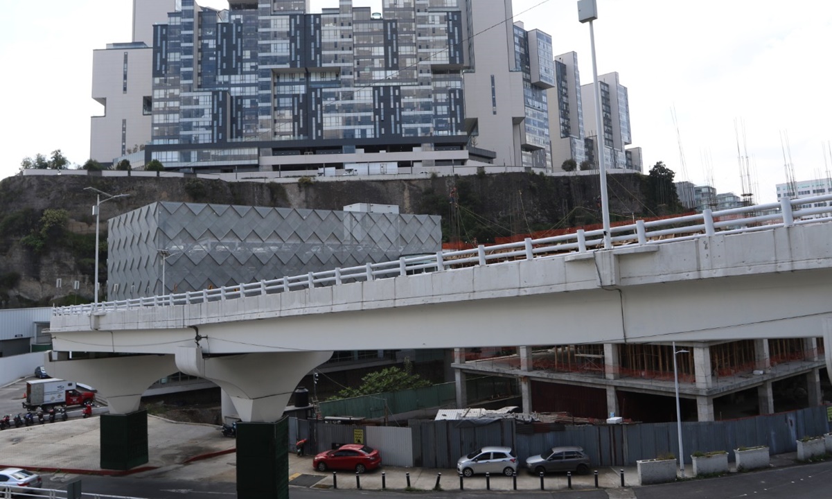 Puente de Interlomas sin daños, fue más bien "foto mal enfocada"; lo mantendrán cerrado