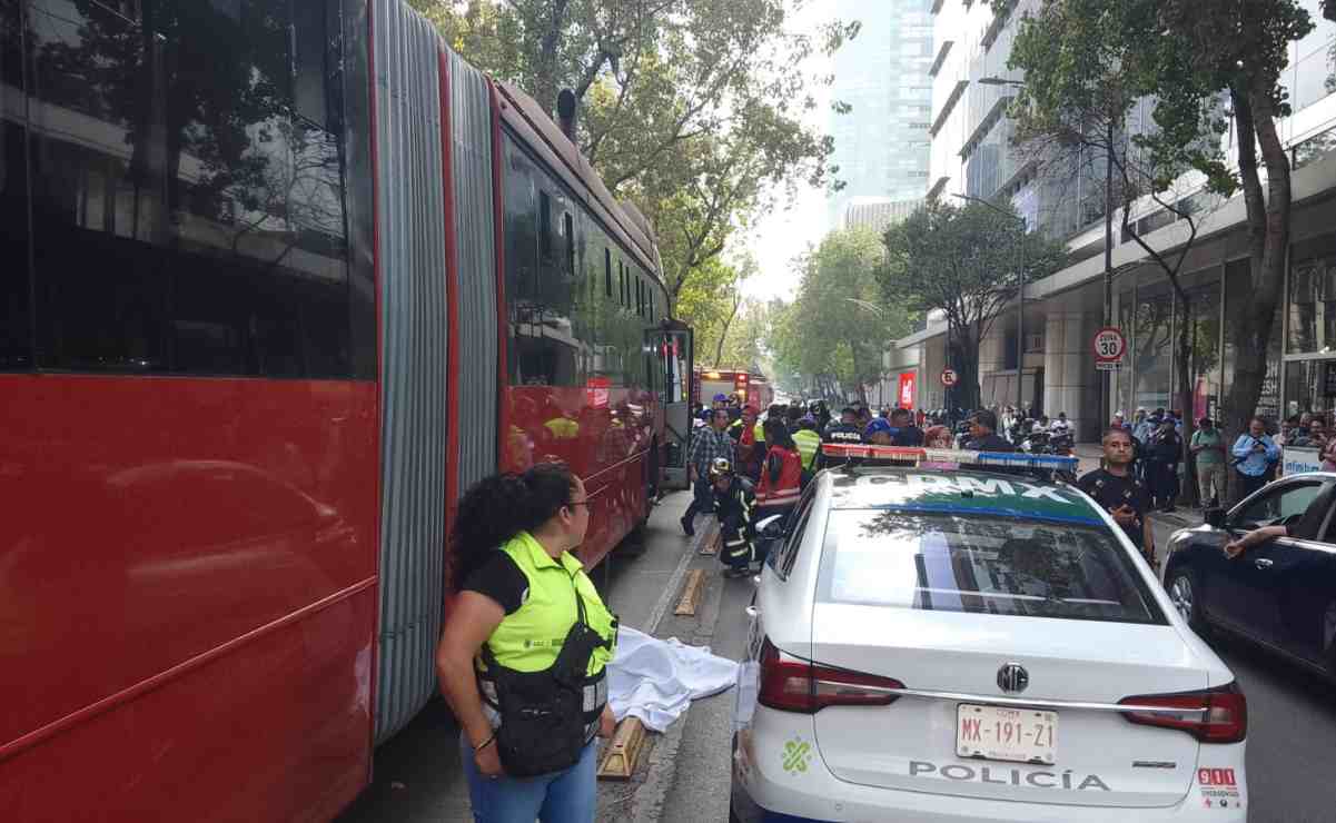Metrobús arrolla a hombre en Paseo de la Reforma