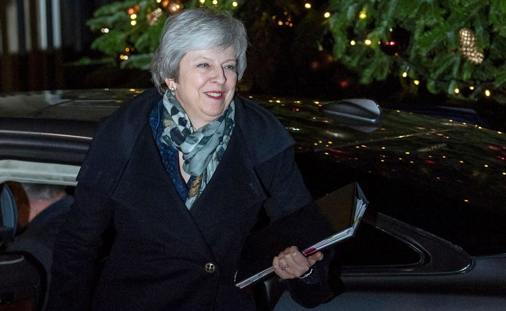 Theresa May supera moción de confianza y se mantiene como primera ministra
