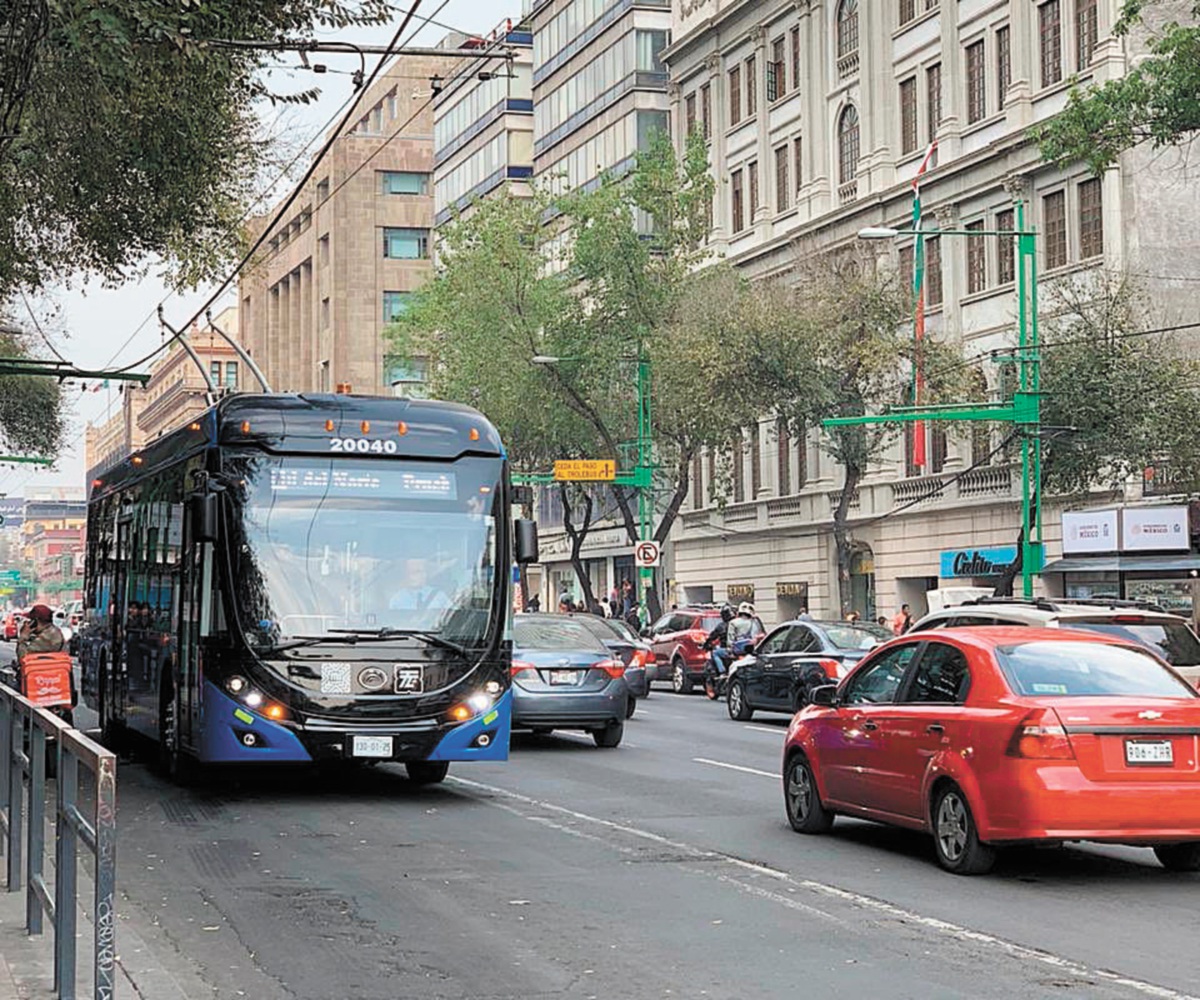 Prueban trolebuses chinos en la capital