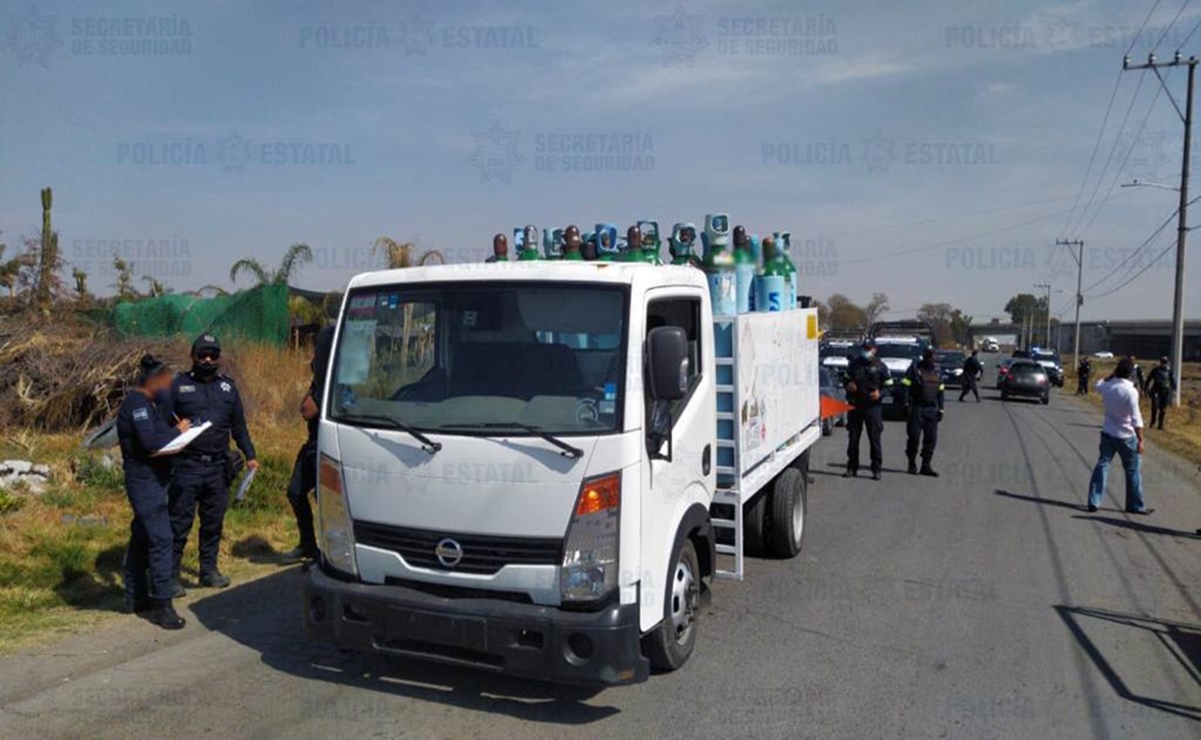 Recuperan camión robado con 44 tanques de oxígeno en Estado de México