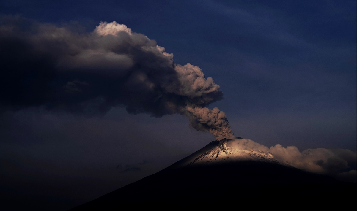 Reportan caída de ceniza del Popocatépetl en Edomex y CDMX