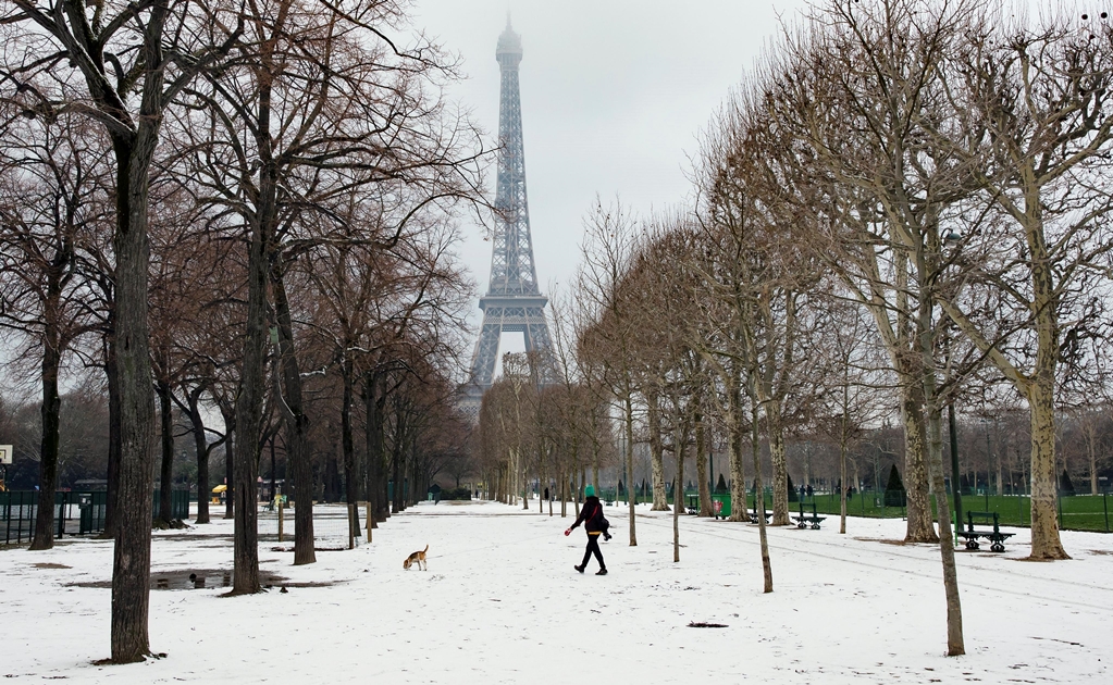 Cierran monumentos de París debido a nevada