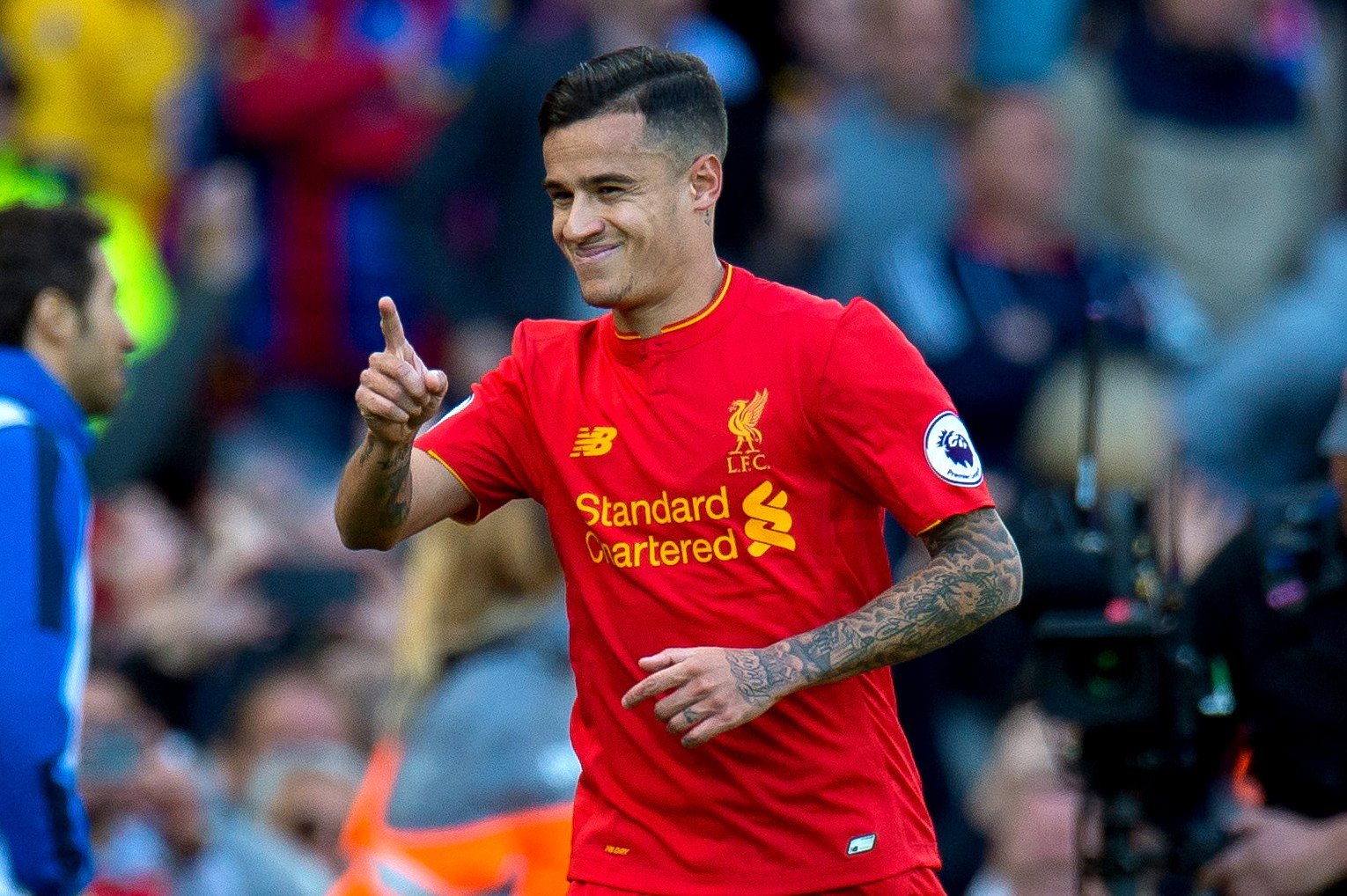 Liverpool compensará a aficionados que compraron camiseta de Coutinho