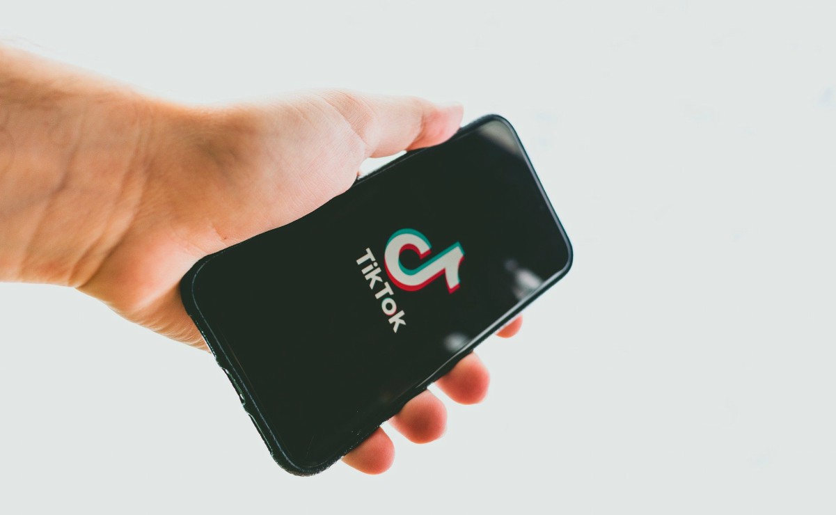 TikTok elimina miles de videos que fomentaban el odio 