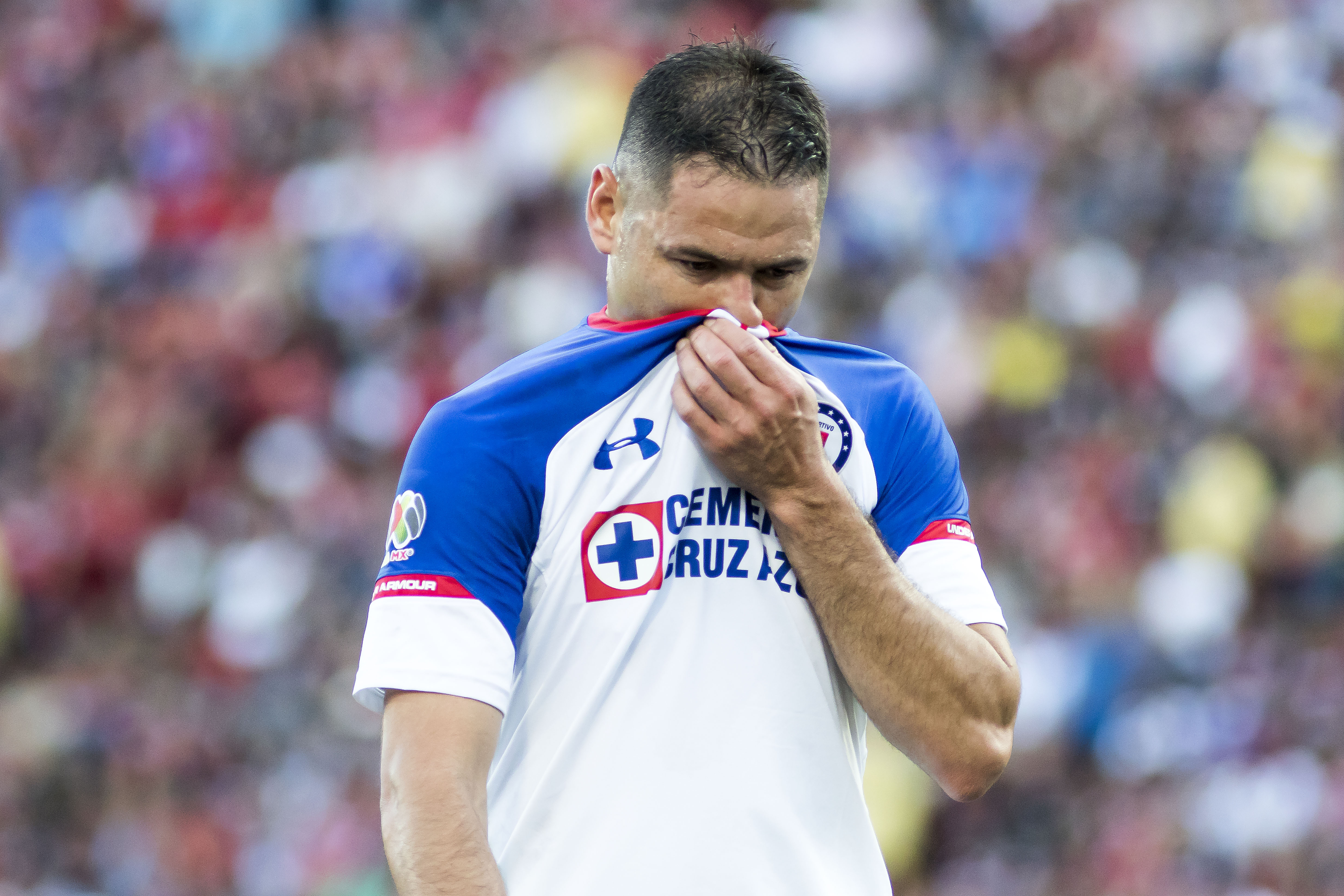 Cruz Azul protesta por la expulsión de Pablo Aguilar