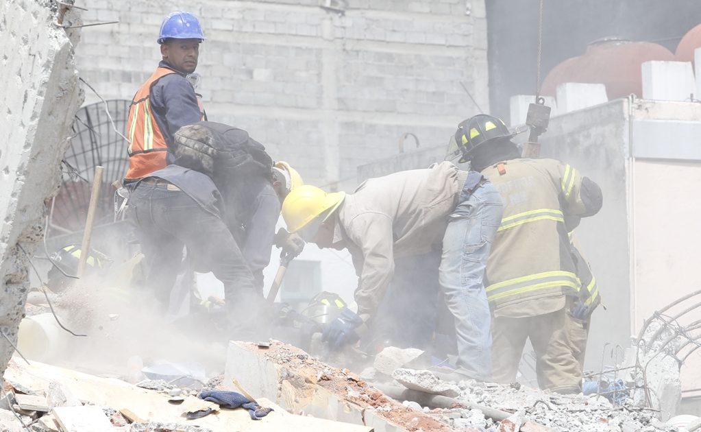 Rescatan cuerpo en edificio de Petén, en la Benito Juárez