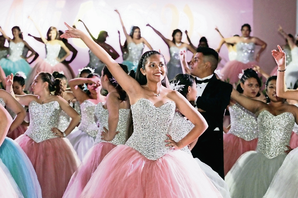 Ecatepec celebra a quinceañeras