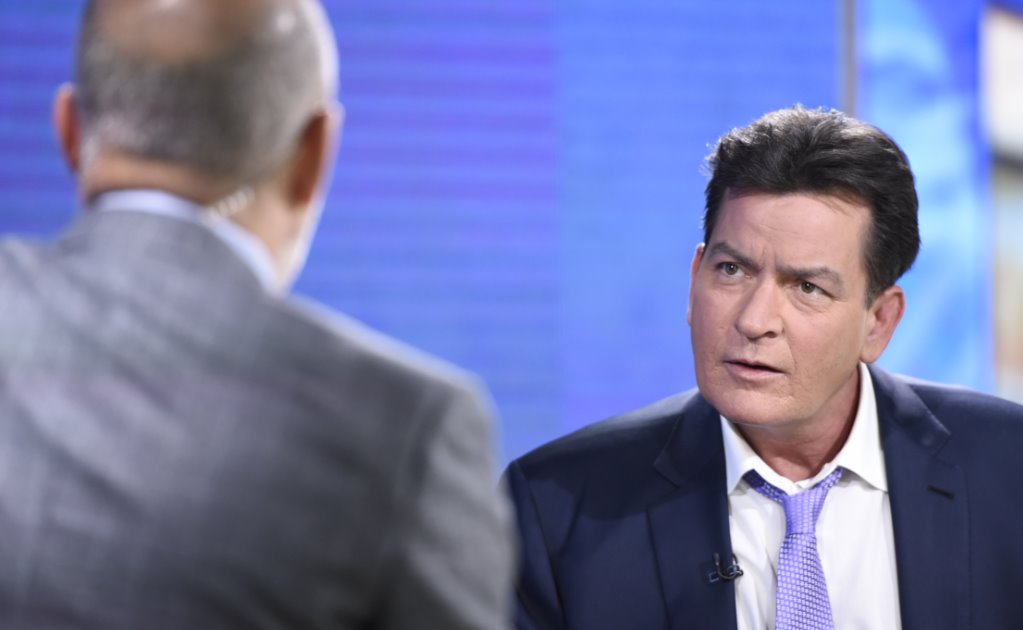 Charlie Sheen toma otra vez medicamentos contra VIH