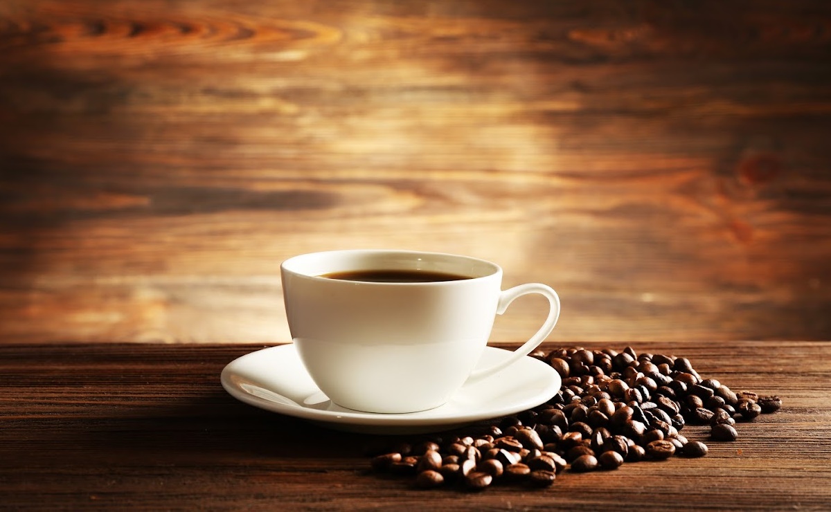 ¿Por qué tomar café después de comer beneficia a la digestión?